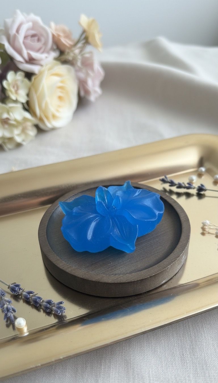 Sapphire Blossom - Handgemaakte Bloemzeep | Luxe Spa Zeep | Wellness Cadeau -34g